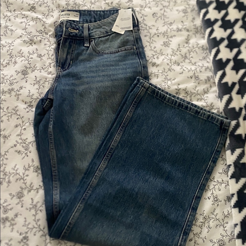 Hollister Low-Rise Baggy Jeans in Light Blue Wash